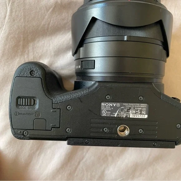 Sony RX10 (24-200mm F2.8 lens) - Picture 4 of 9